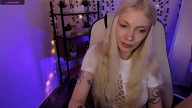 AnyaTaylor_ webcam