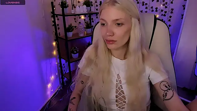 AnyaTaylor_ webcam