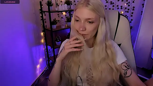 AnyaTaylor_ webcam