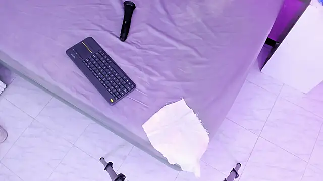 Maddy_red_ webcam