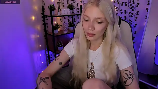 AnyaTaylor_ webcam