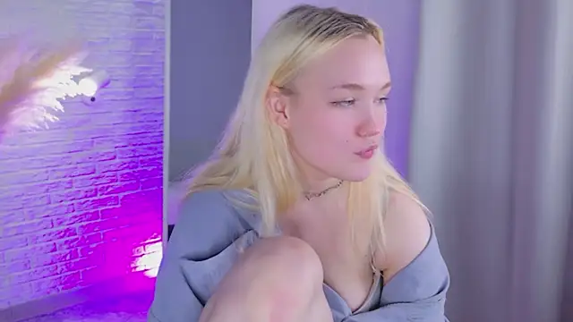 Watch Lil_Suzy live on EroticFlix - High definition streams