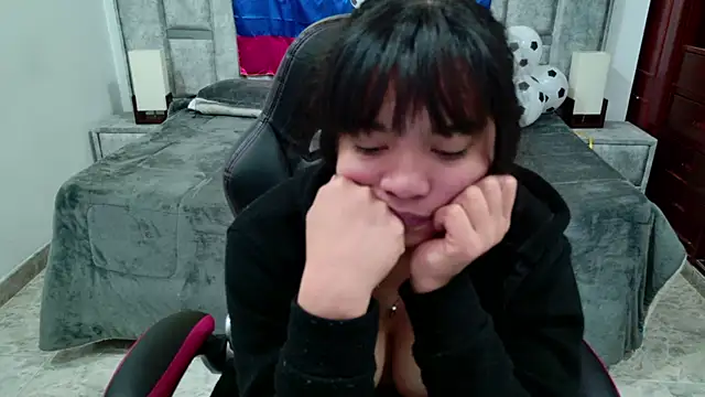 Watch laureentt_ live on EroticFlix - High definition streams