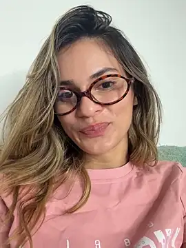 cuteluci_ webcam