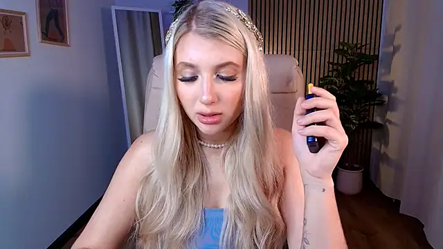 Evacadooo webcam