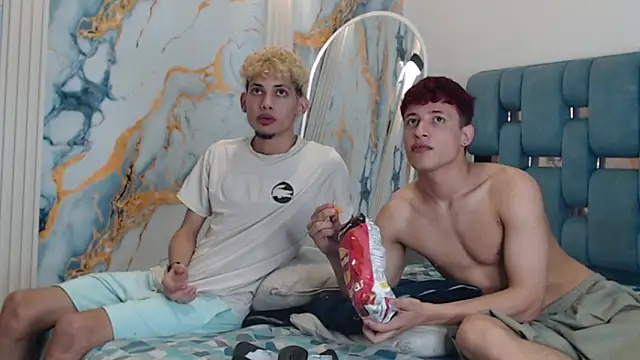 YOUNG_BOYS_HELL webcam