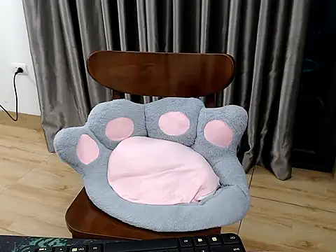 Maia_9999 webcam