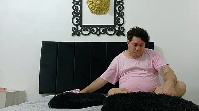 PinkQueen23 webcam