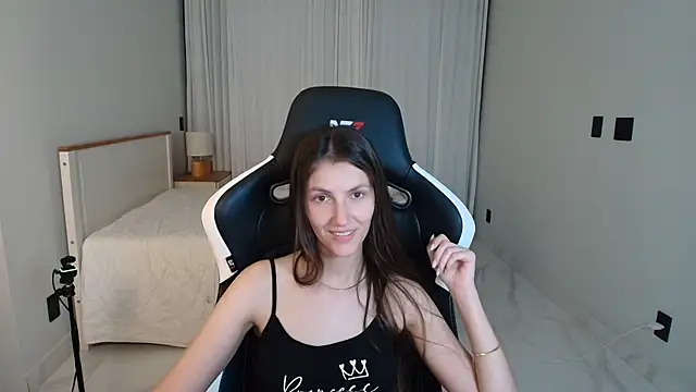 upssnowy (F young) - show boobies 🍒