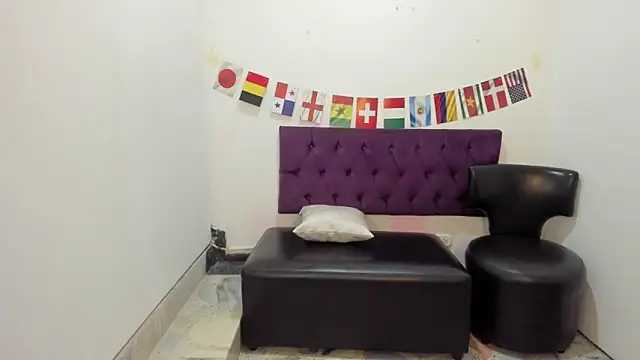 Little18Doll webcam