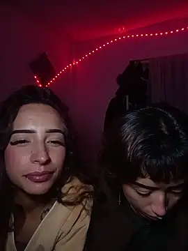 AlexxaAndRileyy webcam