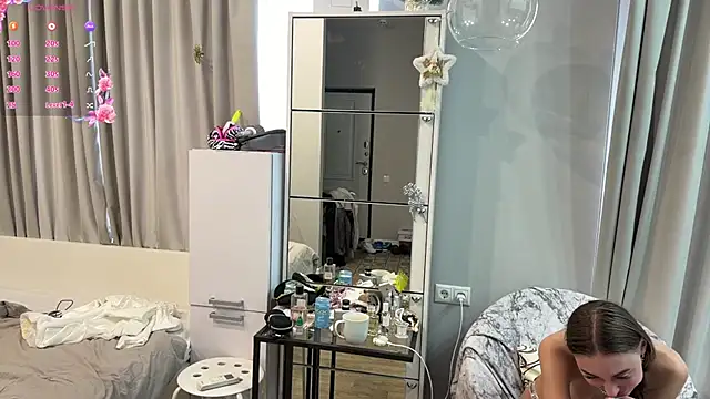 selena_favn webcam