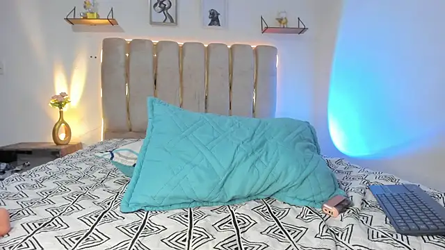 BellaaStorm webcam