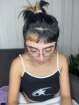 baby_akuma webcam