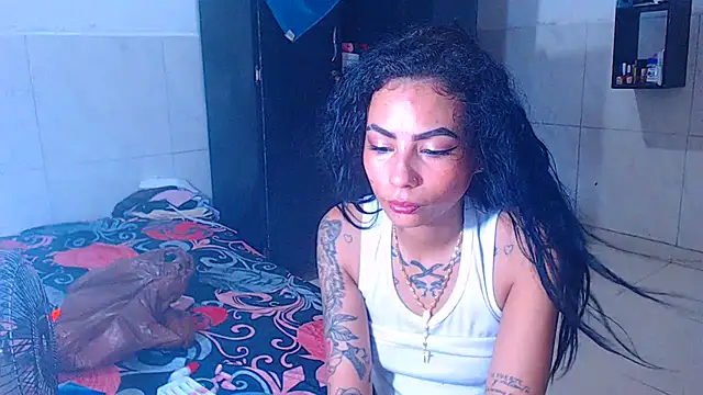 Triogirlhorny_ webcam