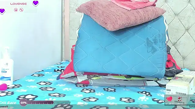 LunaaSweett live cam on StripChat