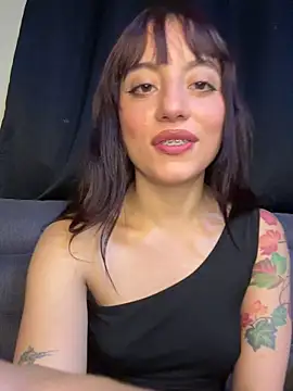 Mia_fiire live cam on StripChat