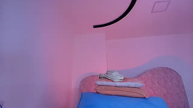 naomi_kyse webcam