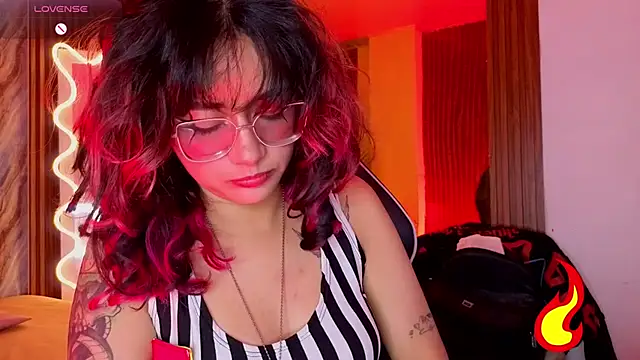 Watch kristen_tay live on EroticFlix - High definition streams