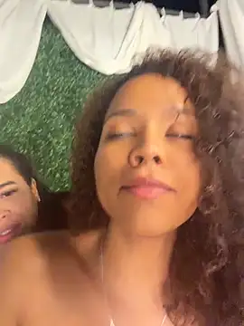 CurlyOopsieXXX