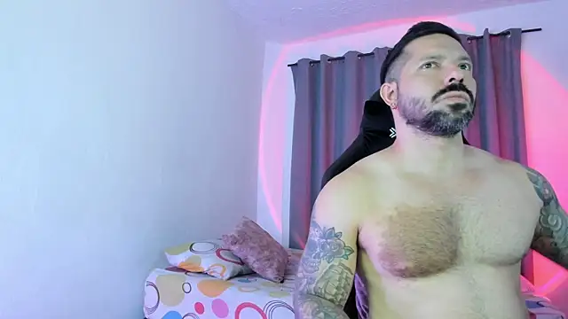 FreeLoveCouple webcam