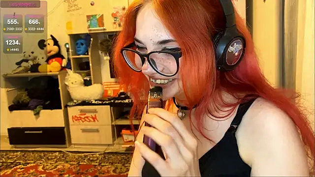 RedHeadCat webcam