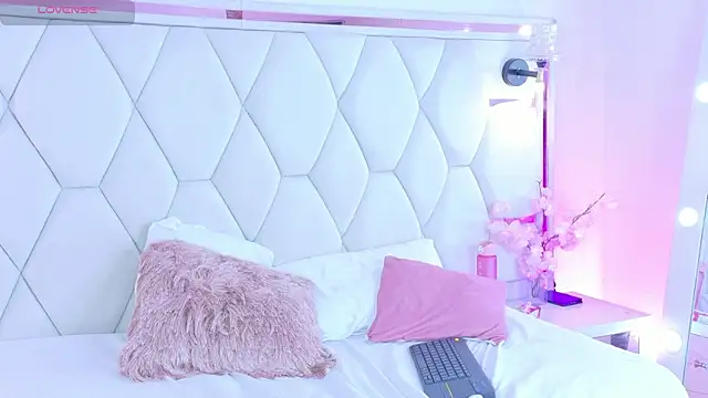 Watch AbrilCollins live on EroticFlix - High definition streams