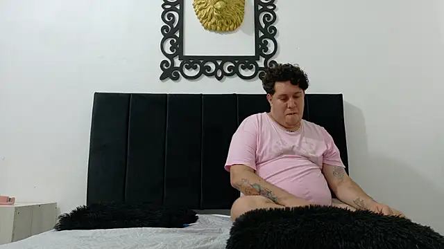 PinkQueen23 webcam