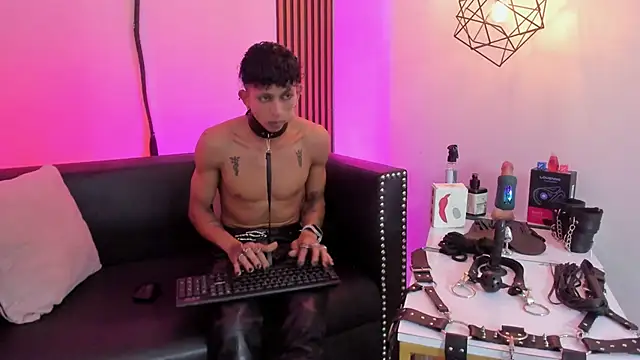 Maximoking26 live cam on StripChat