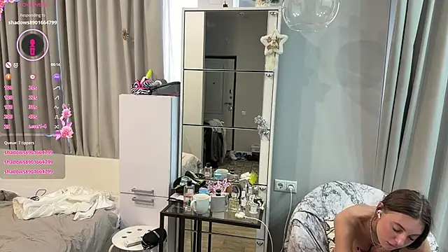 selena_favn webcam
