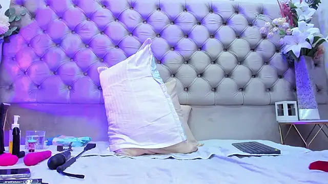 Watch LezyTompson live on EroticFlix - High definition streams