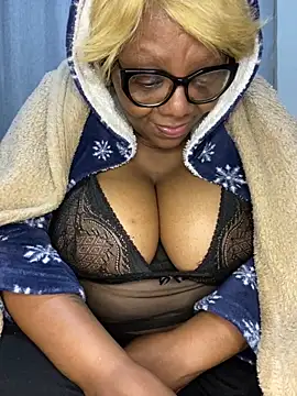BoobsQueeen webcam