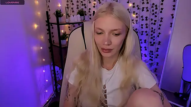 AnyaTaylor_ webcam