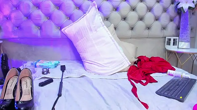 Watch LezyTompson live on EroticFlix - High definition streams