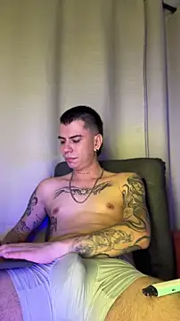 chris_suarez webcam