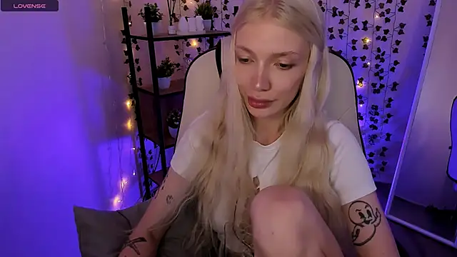 Watch AnyaTaylor_ live on EroticFlix - High definition streams