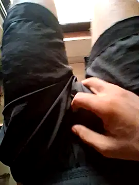 Desi_lund_pikachu webcam
