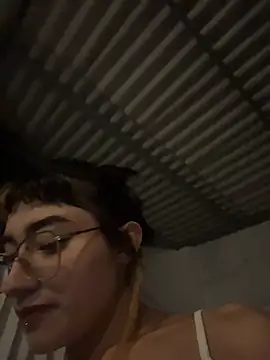 baby_akuma webcam