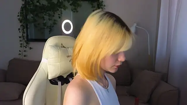Emily_Miu webcam