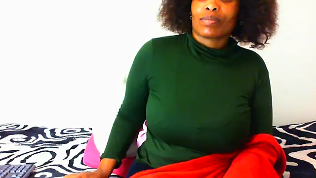 NAUGHTIECURVY webcam