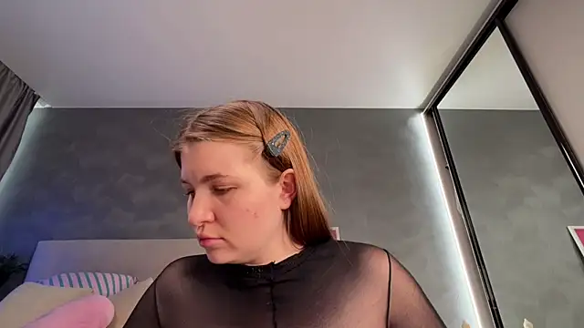 GlossyVixen webcam