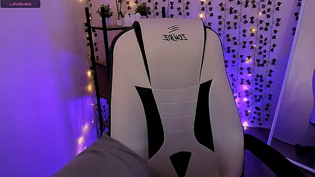 Watch AnyaTaylor_ live on EroticFlix - High definition streams