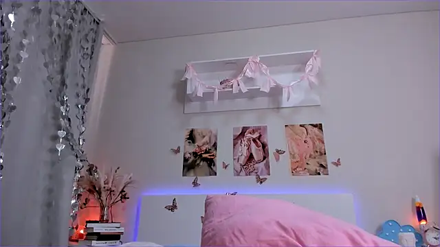 Milly_Lane webcam