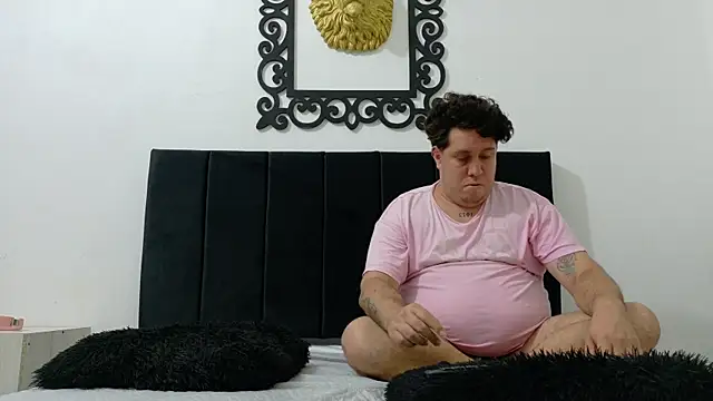 PinkQueen23 webcam