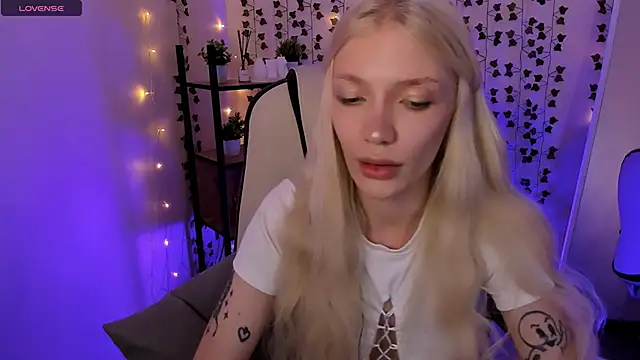 AnyaTaylor_ webcam