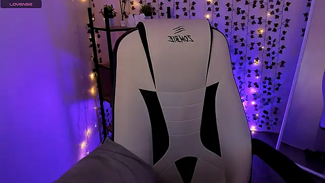 AnyaTaylor_ webcam