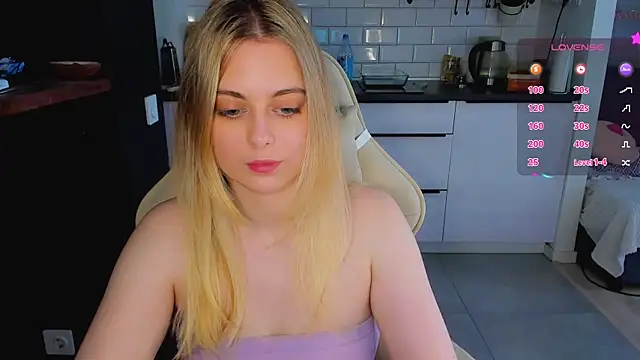 blonde_kellyy webcam