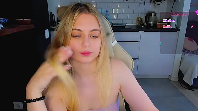 blonde_kellyy webcam