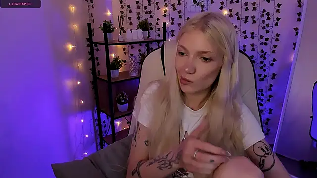 AnyaTaylor_ webcam