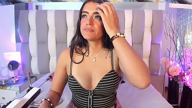 Watch IsaDiiaz live on EroticFlix - High definition streams
